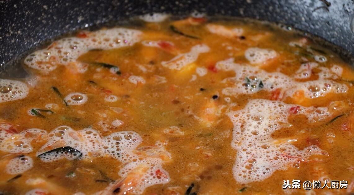 剥完虾仁，壳儿不要扔，这样简单一做，比浓汤宝还鲜，简单又好学