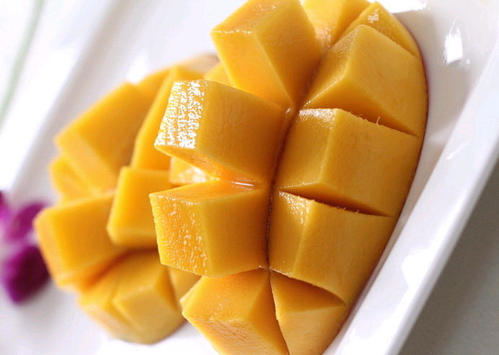 芒果有小黑斑还能不能吃啊,芒果外面有黑点黑斑是什么原因