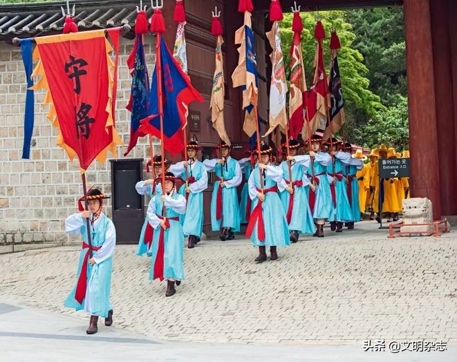 近20年韩国服饰风格,一衣带水服装