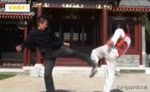 八组攻击威力最大、*伤杀**力最强的侧踢招式，堪称李小龙的终极绝杀