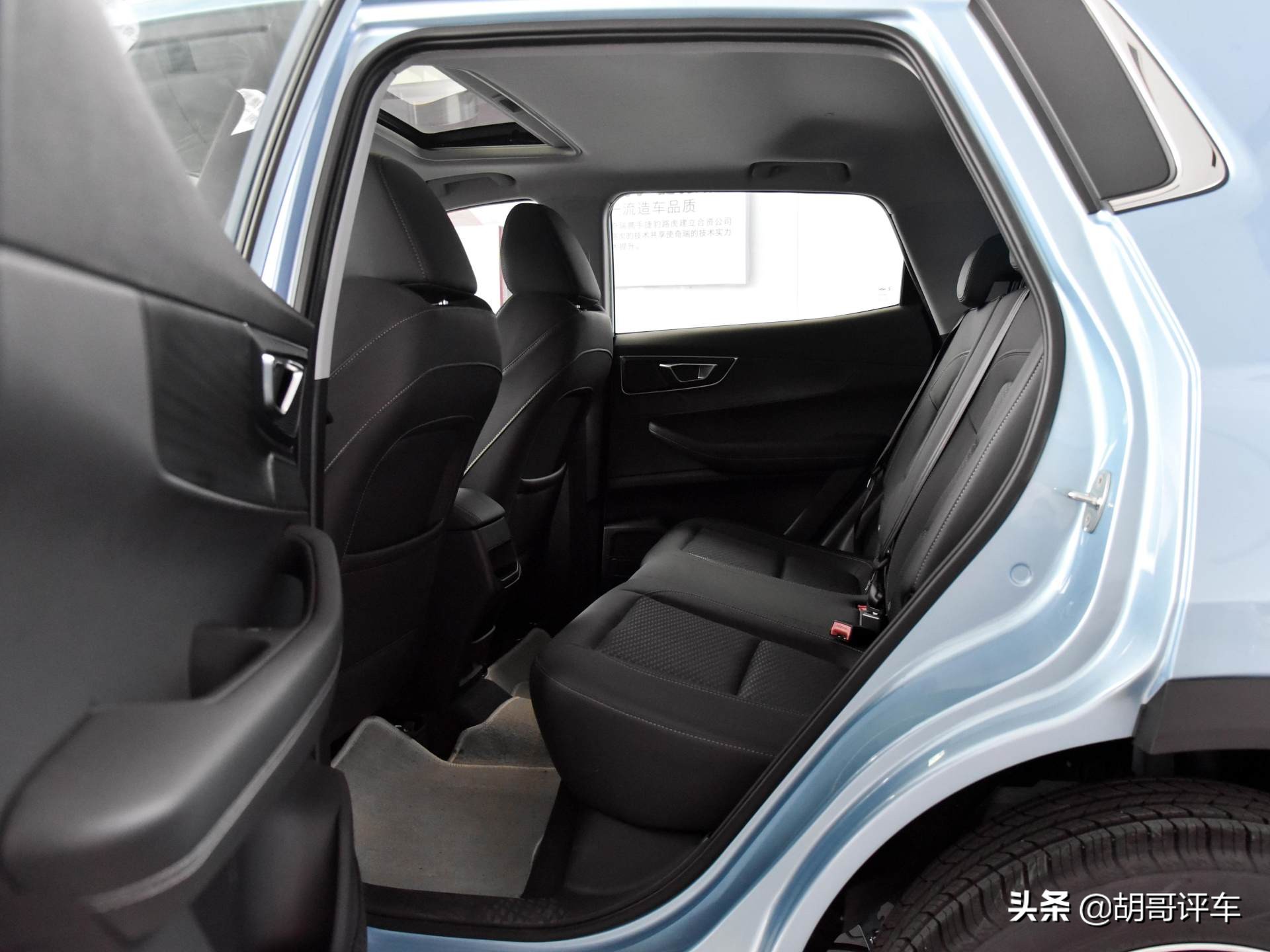 小型suv瑞虎5x,价格低空间大不到十万买辆瑞虎5x