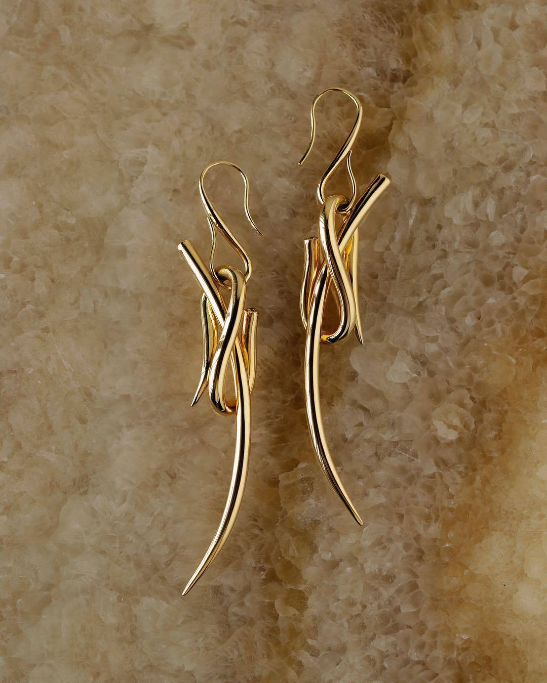 有时候质感就体现在小小的配件上，一件可以陪你穿梭日常的珠宝