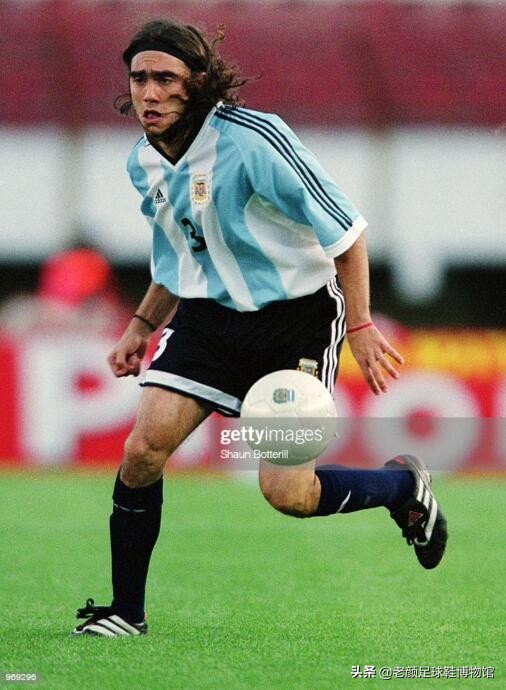 梅西夺大力神杯球鞋价值,梅西美洲杯签名球鞋