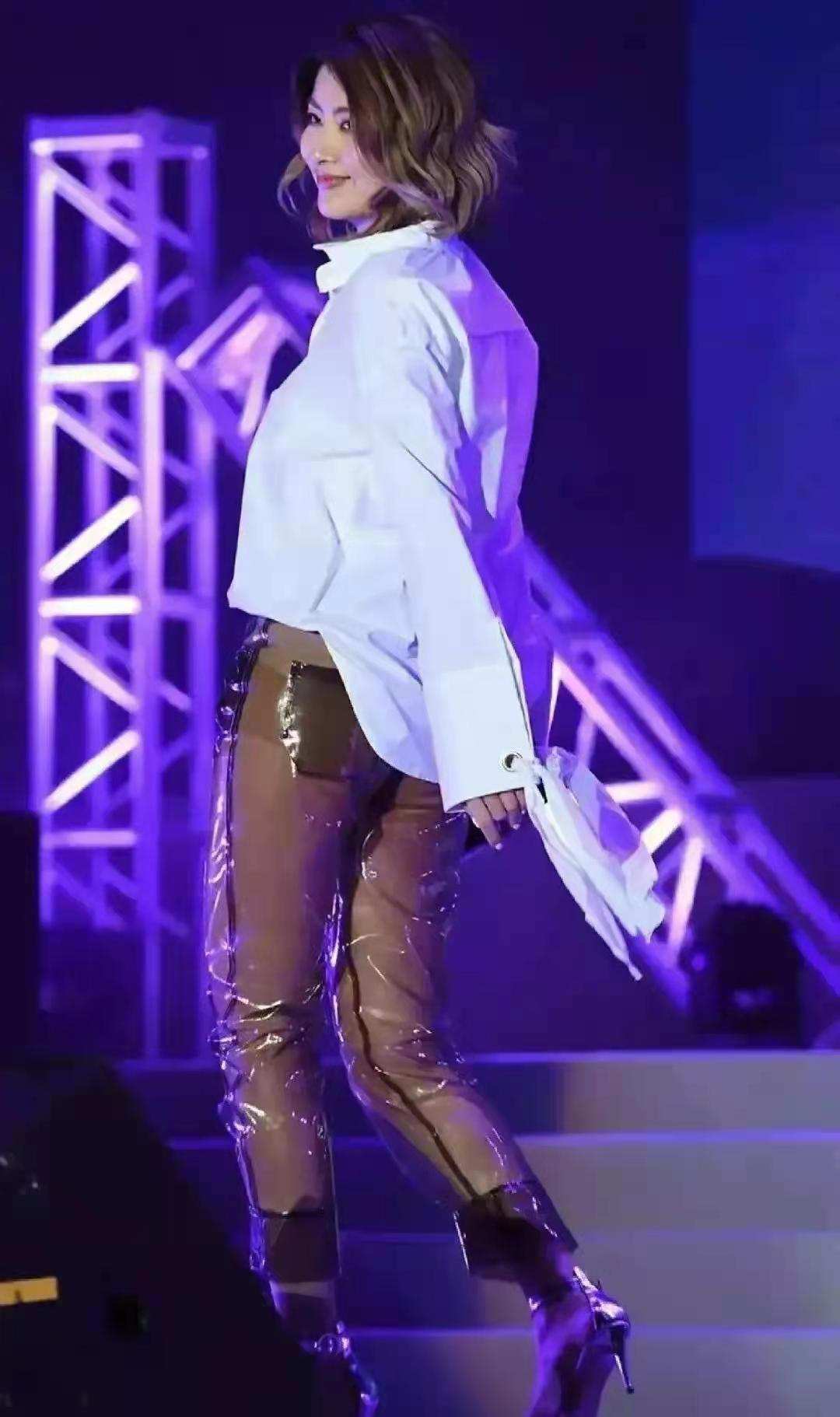 陈慧琳年轻时穿裤子打扮,陈慧琳年轻酷帅