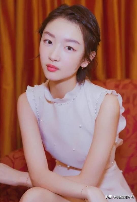 高腰梨形裙杨幂,镂空花朵裙杨幂穿搭