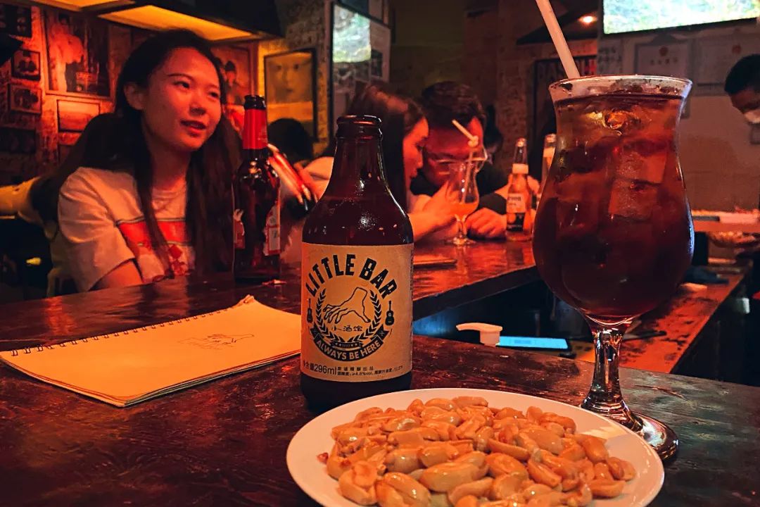 宽窄巷子成都休闲慢生活好去处,夜游成都宽窄巷子茶馆