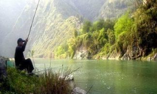 钓大鱼避开小鱼技巧,大雨过后钓巨物怎么钓好