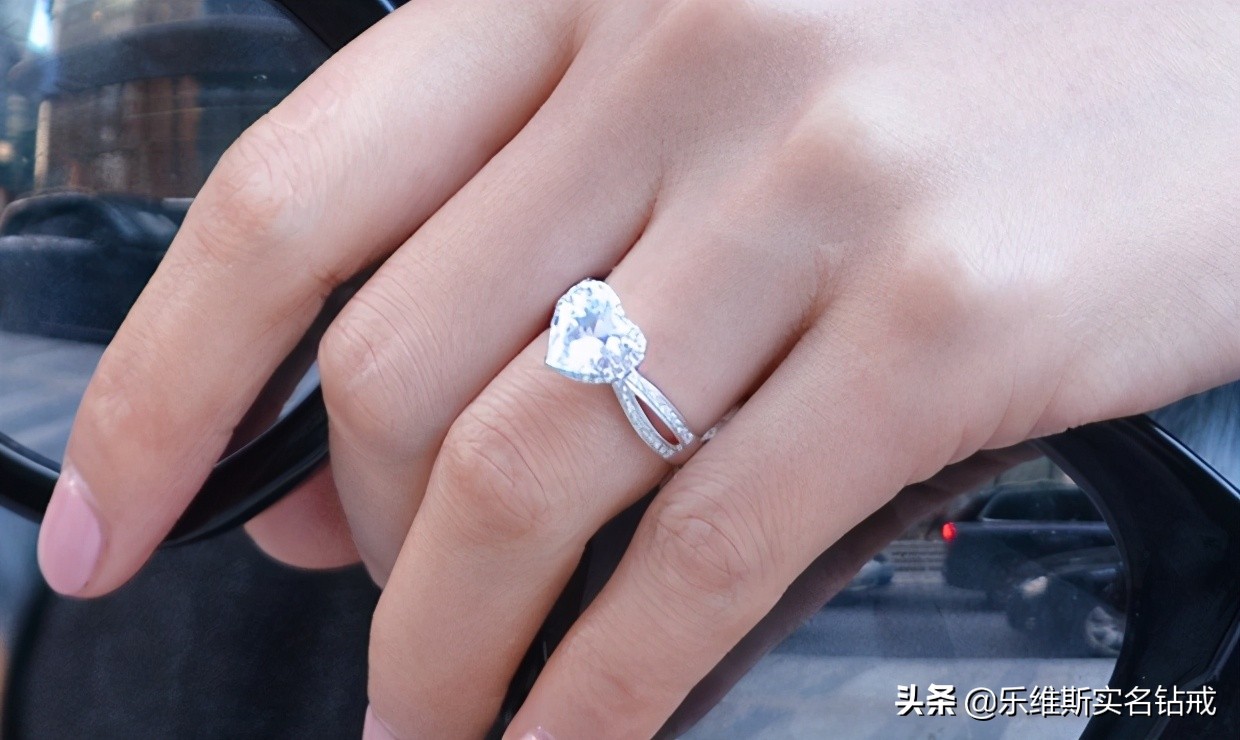 黄金戒指和白金戒指一起戴法,戴错戒指很尴尬戒指的戴法