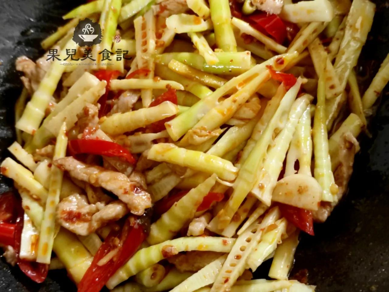 新鲜的竹笋又嫩又脆超级无敌好吃,冬竹笋怎么买又嫩又好吃