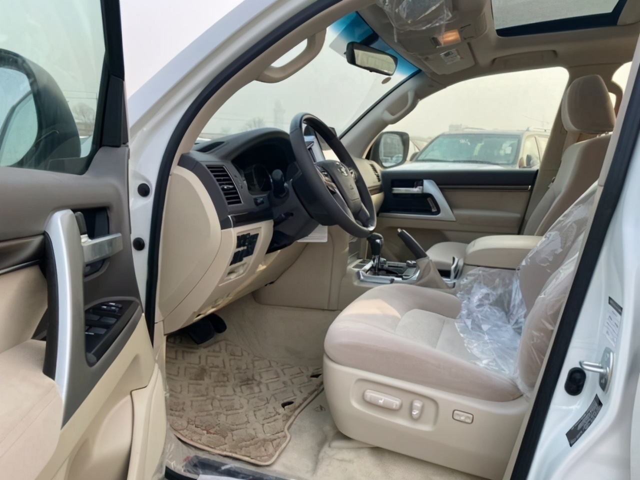 丰田兰德酷路泽5700顶配vxr黑色,丰田酷路泽5700v8exr与vxr区别