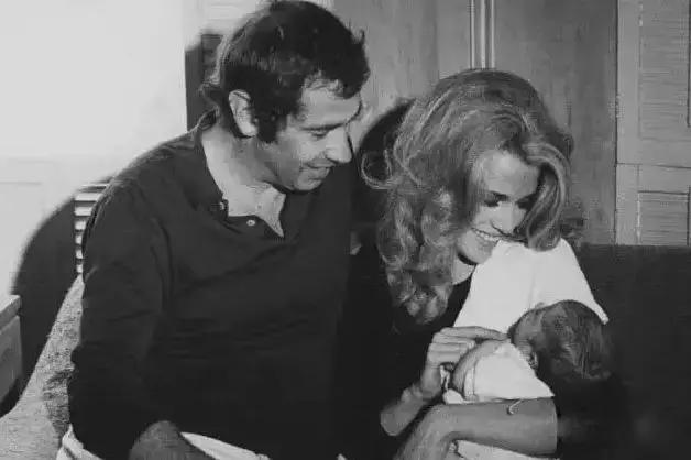 她一生自贱，真相不过是因为童年被毁