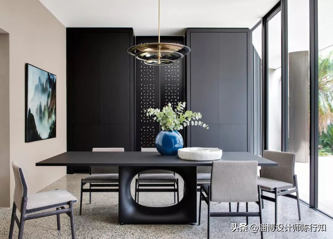 现代简约轻奢浅灰,轻奢和现代简约黑白灰的特点