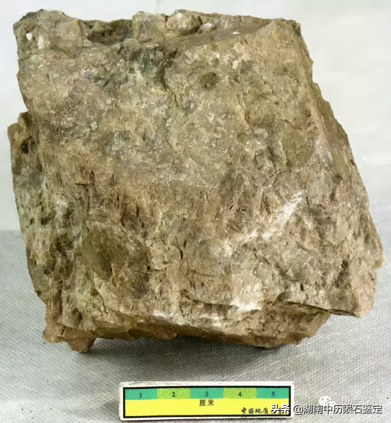 月球陨石与地球矿石的区别,月球陨石和矿石有什么区别