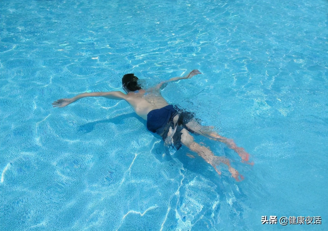 耳朵奇痒难受，原来是“脚气”钻入耳朵，有几个习惯一定要改