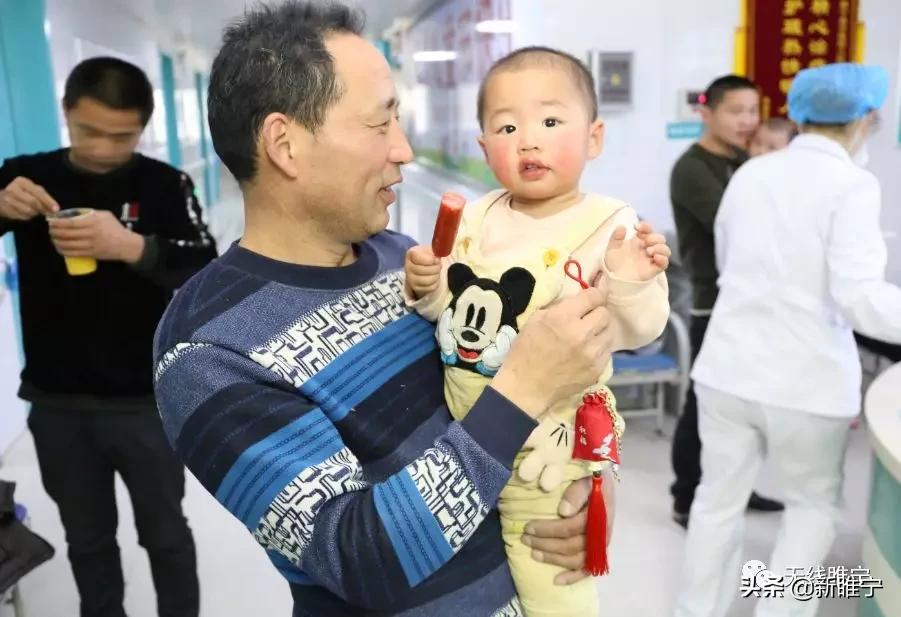 看病的孩子人手一个…睢宁这家医院的操作太暖心了