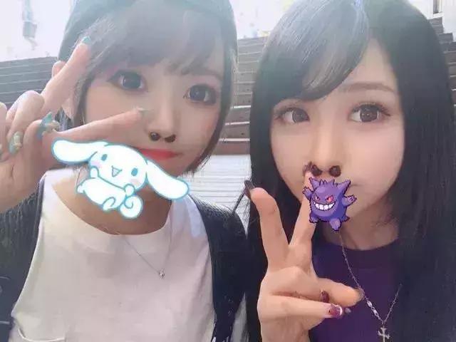 日本流行鼻孔塞珍珠自拍是什么梗？对不起，是我不懂时尚