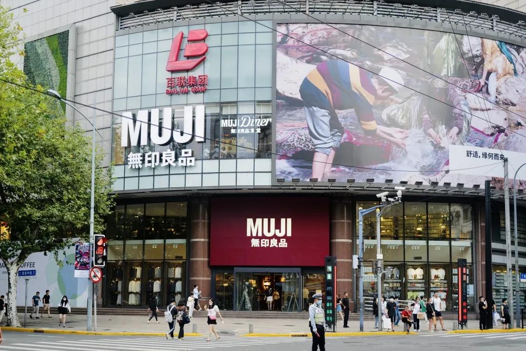 别争了,这条马路才是魔都内卷之王