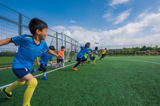 少儿足球零基础体验课,少儿暑期足球体验课