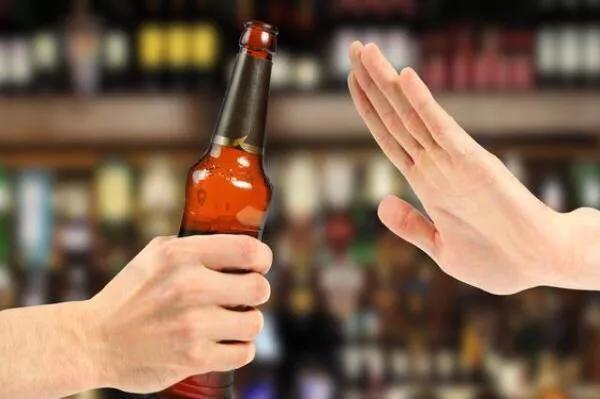 喝醉酒的时候喝什么饮料能醒酒,喝醉酒怎么办喝糖水醒酒