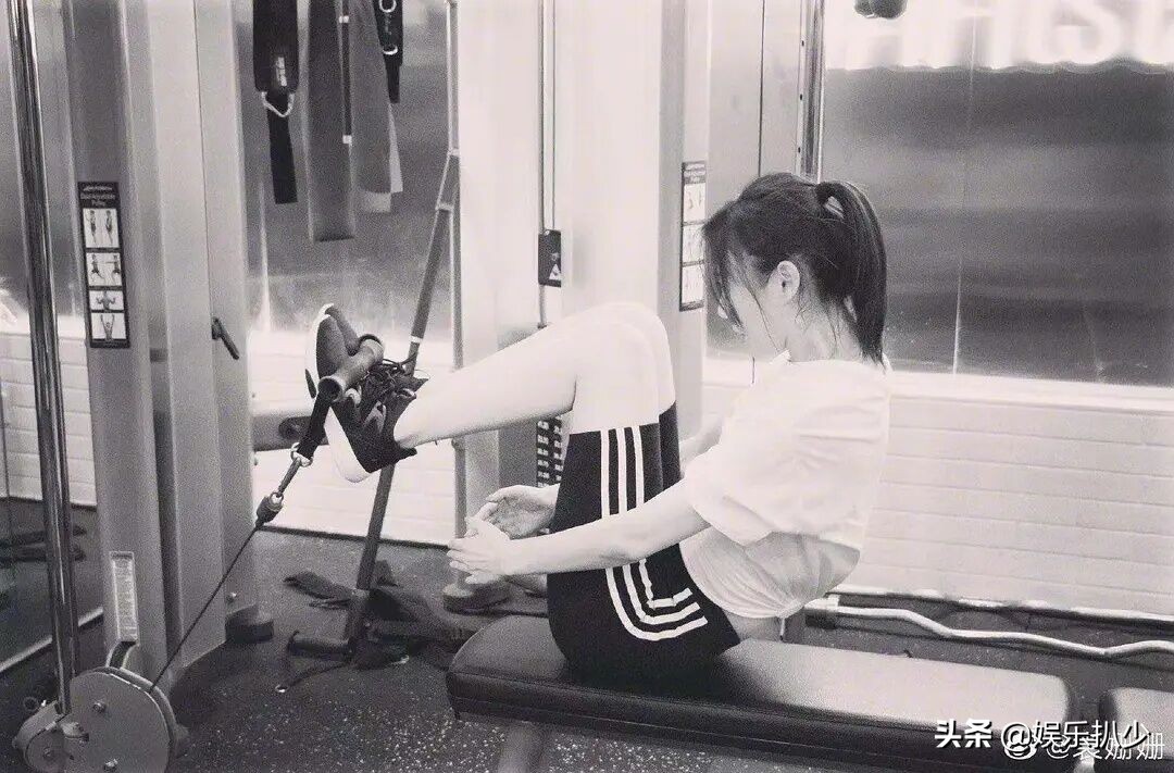 袁姗姗录节目再显低情商，这次全网黑只怪她自己