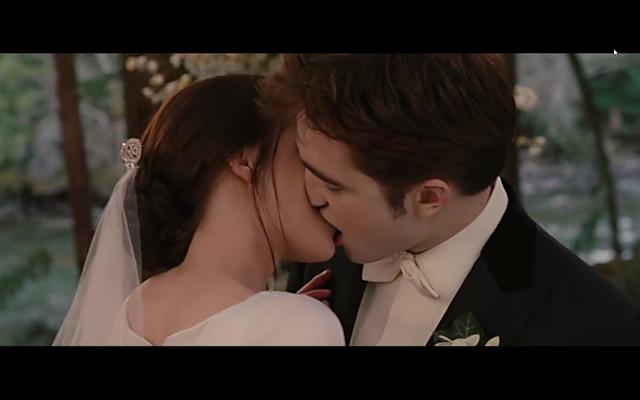 谭松韵吻戏初吻给了谁,谭松韵和晏紫东微博互动