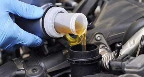 发动机内部腐蚀怎么修复,发动机里的机油多长时间变质