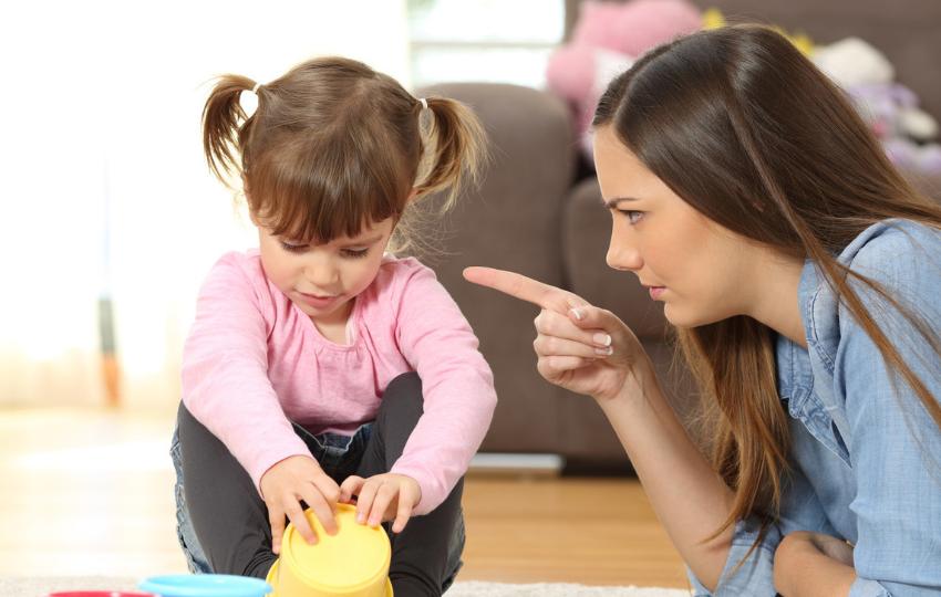 小孩子执拗怎样正确引导孩子成长,孩子太懂事真的好吗