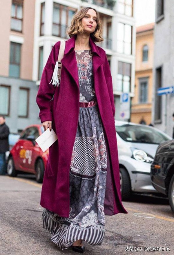 入春怎么穿？回头率最高的穿搭参考：“长裙+外套”，气质又高级
