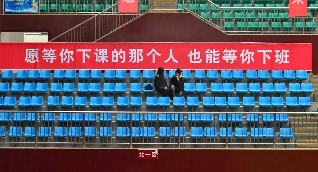 毕业季校园里这些横幅看哭了,学校毕业横幅