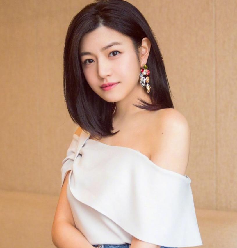 圆脸头发少又细剪什么直发好看,圆脸怎么做头发既减龄又时尚