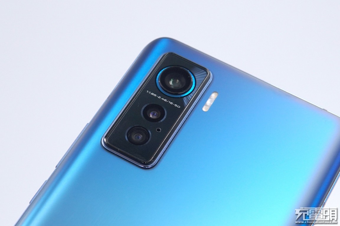 vivoiqooneo5充电,iqoo5支持66w快充