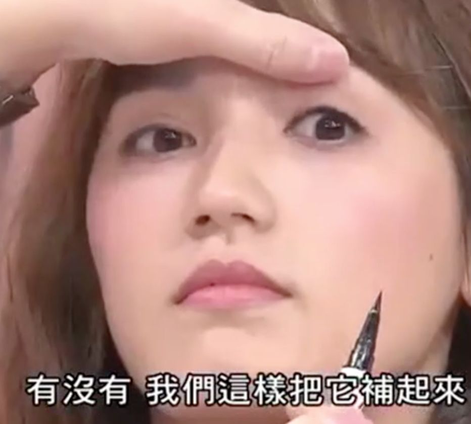 袁姗姗、唐嫣、马思纯的“伪素颜”，满满都是眼妆的硬技巧