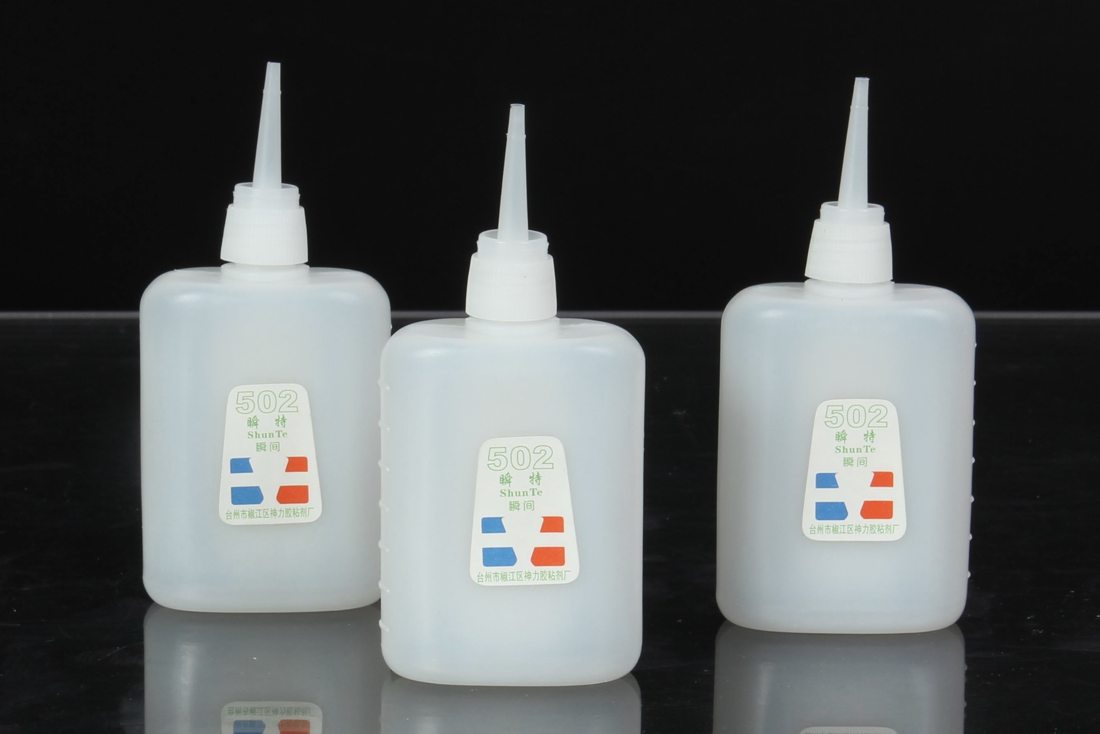 宝宝误拿502胶水滴眼睛怎么办,宝宝误把502滴进眼睛