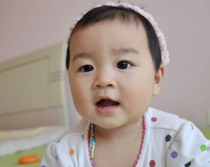 宝宝的双眼皮变成单眼皮怎么形容,宝宝的双眼皮