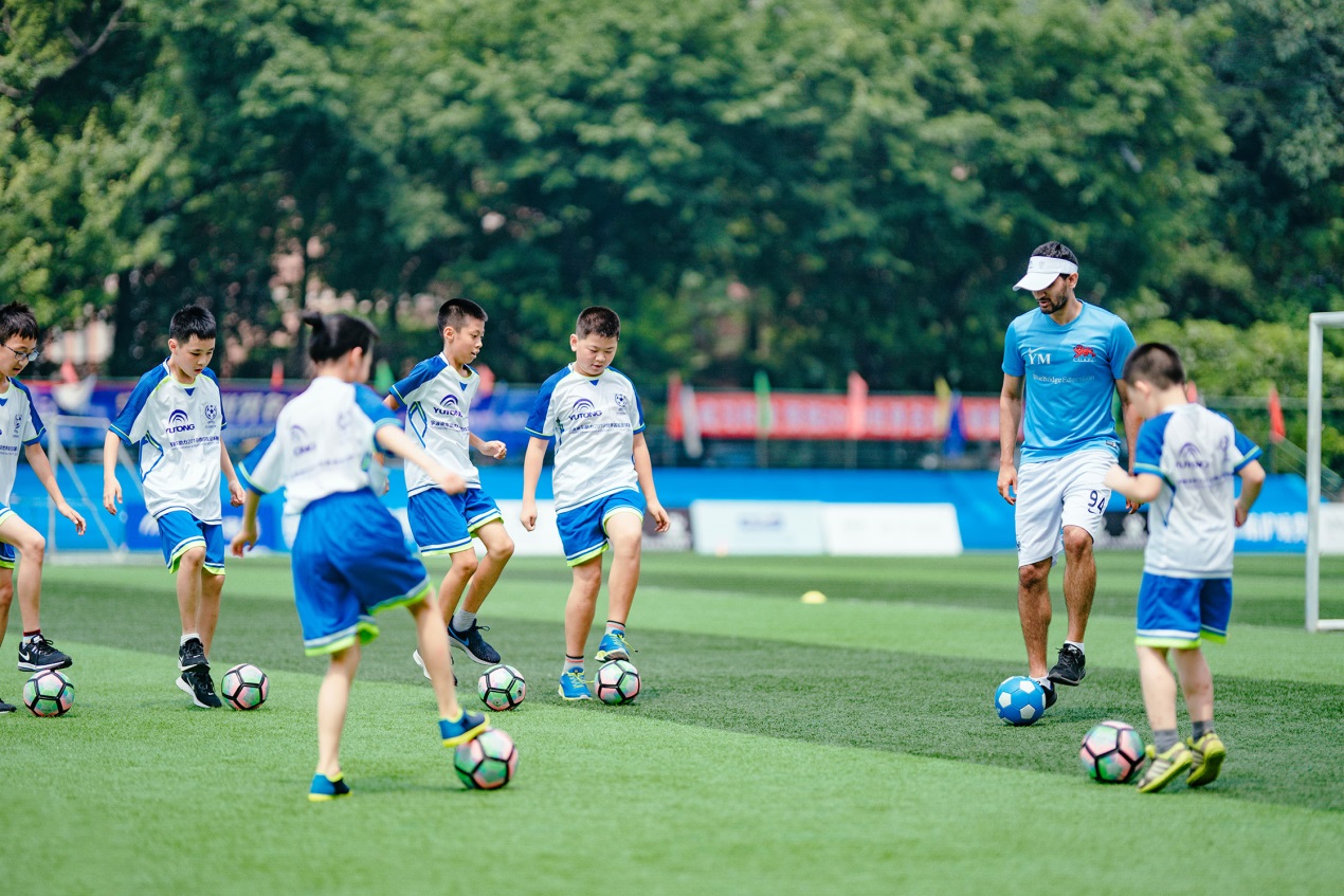 足球世界名校赛,世界名校足球赛足球宝贝