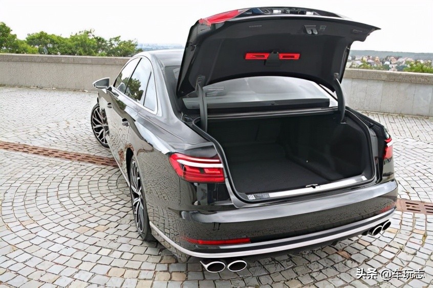 奥迪s82021款60tfsi尊贵版,2022款全新奥迪s83.0t