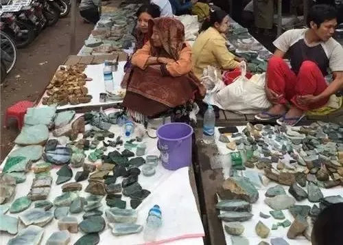 缅甸曼德勒翡翠市场淼淼珠宝,缅甸曼德勒翡翠市场成品100万手镯