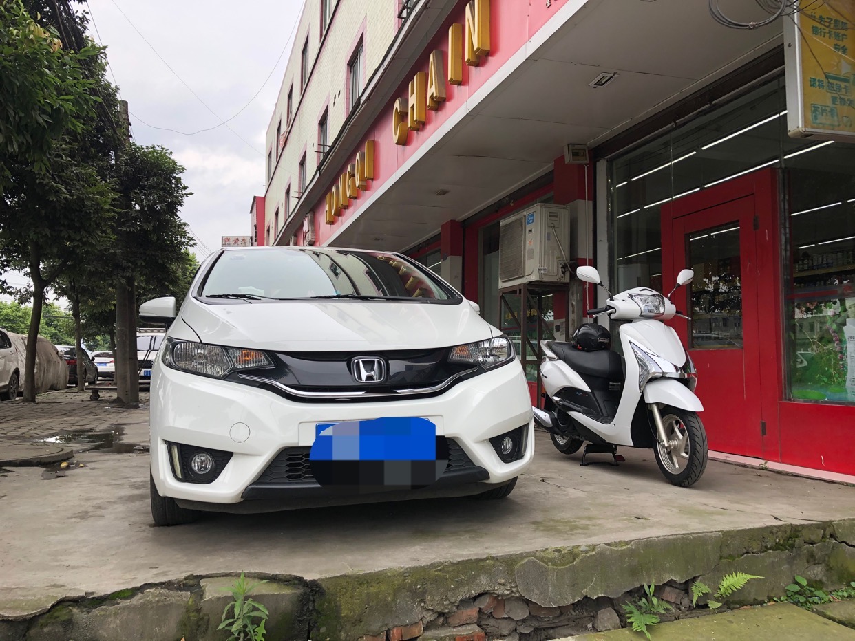 关于新手小白如何避坑买摩托车,摩托车与小车路怒