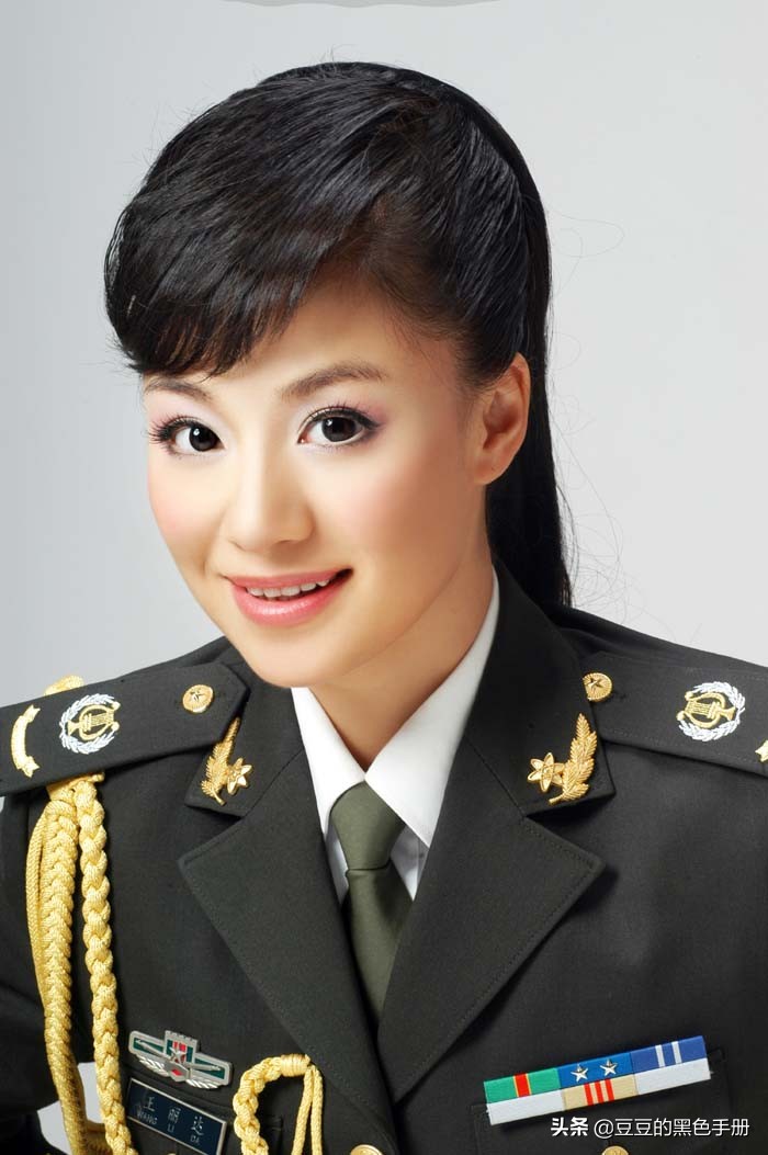 经典军旅歌曲飒爽英姿五尺枪,不会唱就别唱原视频