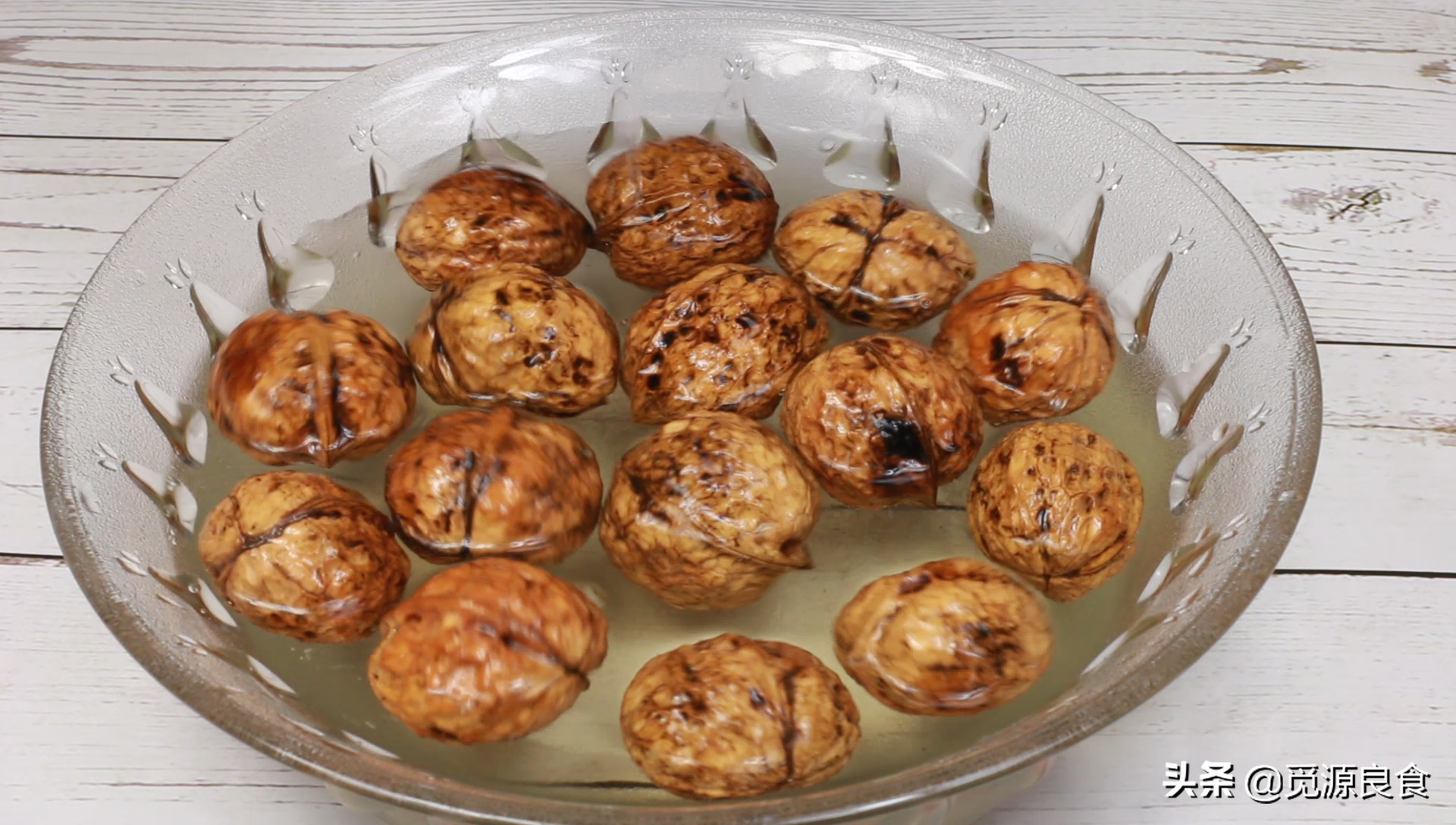 怎么快速剥完整的核桃仁,快速剥新鲜核桃小妙招