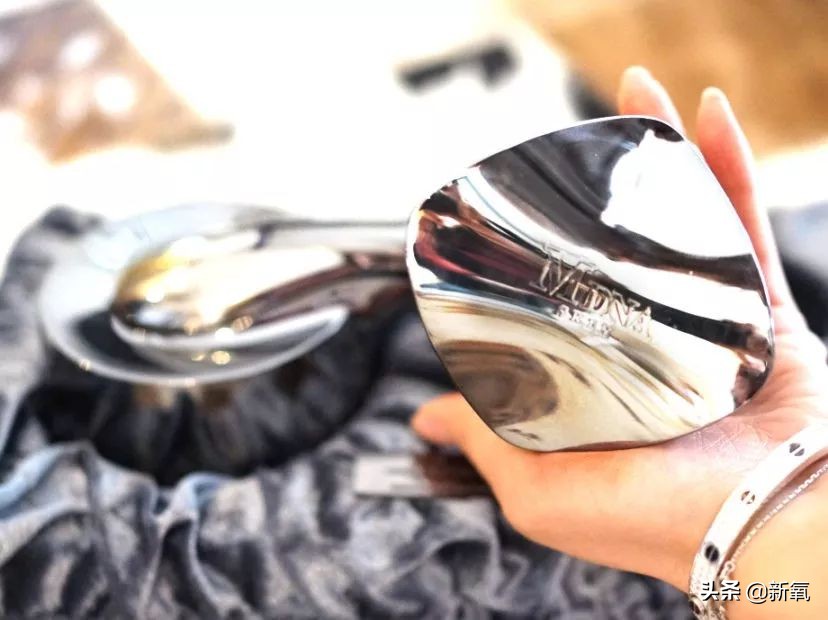 张雨绮带钻石出席活动,张雨绮送一克拉碎钻