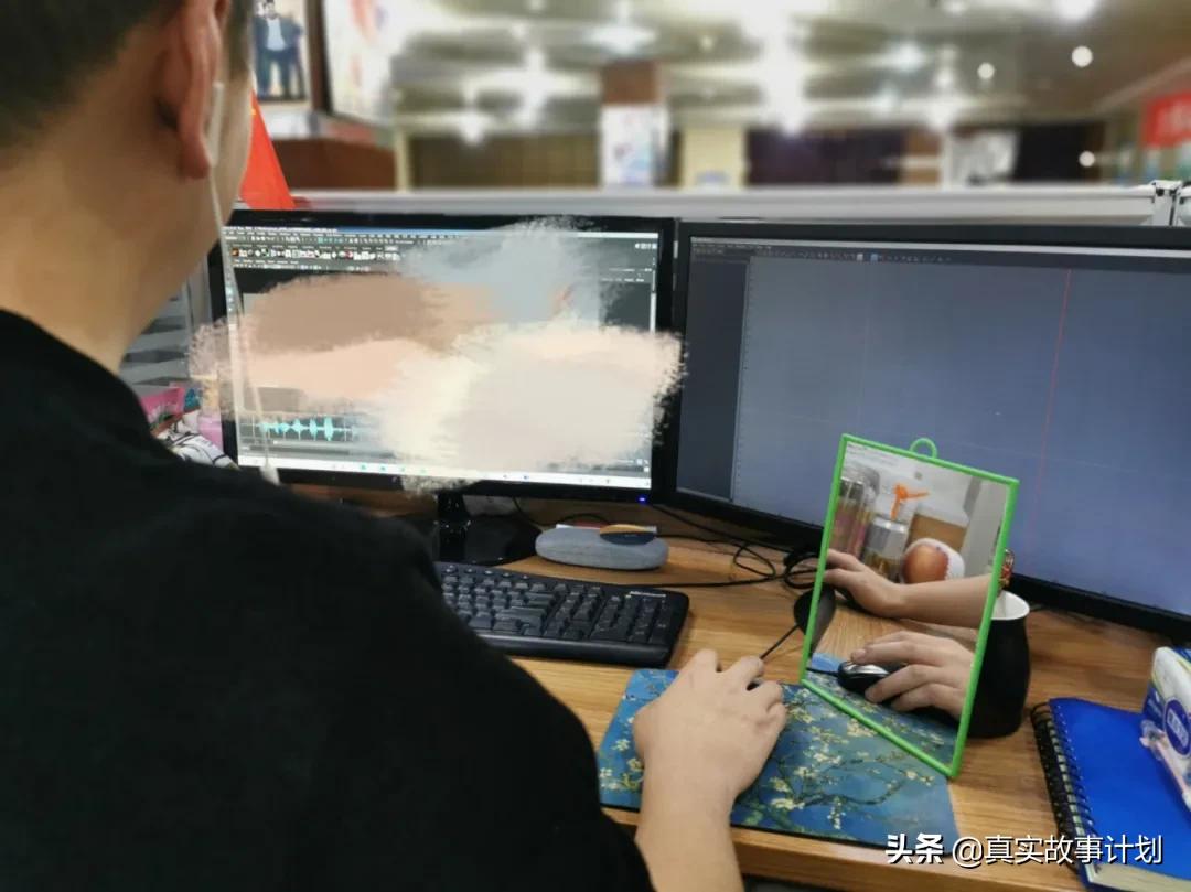 为了一秒钟的三维香烟特效，他观察了七天烟头