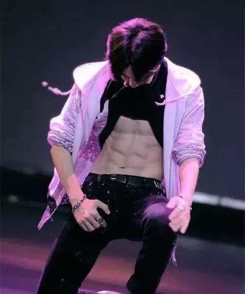 李现有没有腹肌,李现的真腹肌