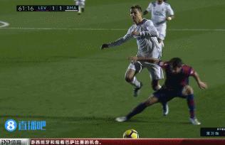 球王假装老人踢足球,内马尔假摔和c罗假摔哪个多