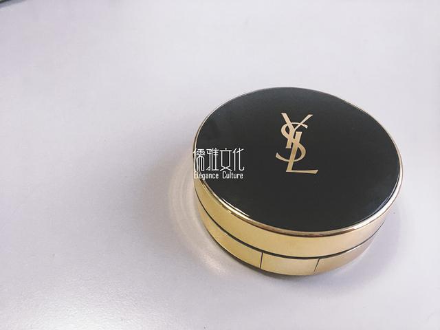 「EDC」突击翻包身边人，信仰大牌的二娃娘