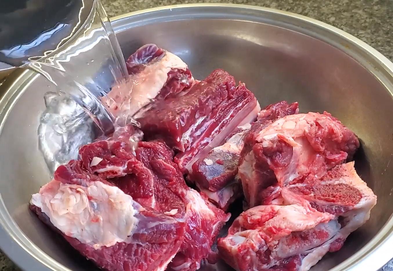 爱吃排骨要收藏,炖牛排骨的做法最正宗的做法窍门