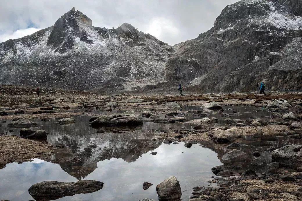 高海拔暴风雪,暴风雪徒步攀爬珠穆朗玛峰