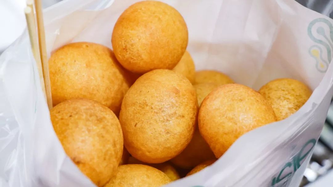 台湾胖子老板开的8㎡小店，专卖会膨胀的QQ球，嘴小的别来！