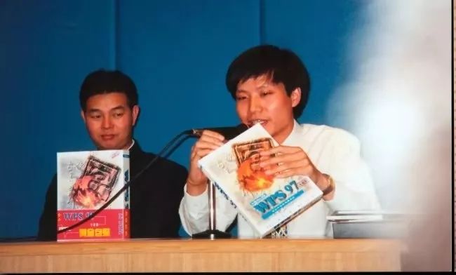 为什么雷军能走上人生巅峰,雷军成功历程介绍