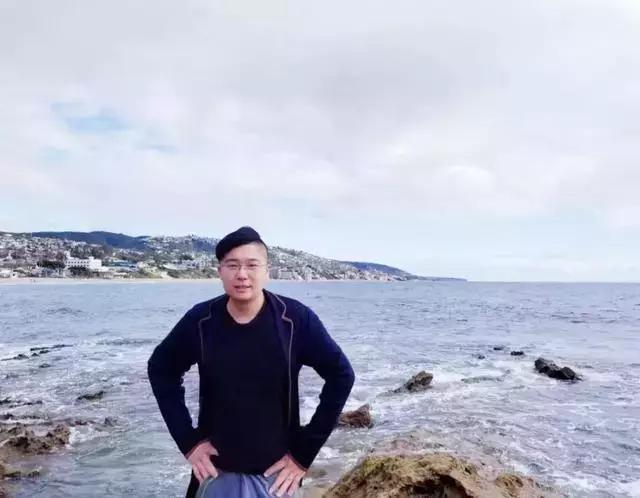 一中国小伙在美国卖玩具，一年能卖好几亿，毛利润居然80%以上